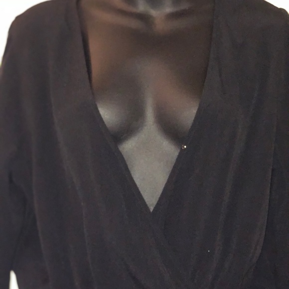 ๐น๐บ๐ฅ๐๐๐ธ๐บ๐น๐ฅ๐๐ฅ๐บ๐นBlack open front romper - Picture 4 of 7